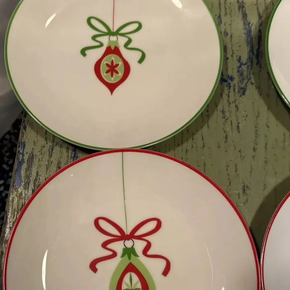 Crate & Barrel Christmas Ornament Set 4 Luncheon Dessert Salad Plates 8” each